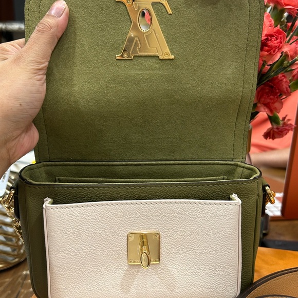 Louis Vuitton Lockme Tender Handbag Leather Green - Picture 7 of 16